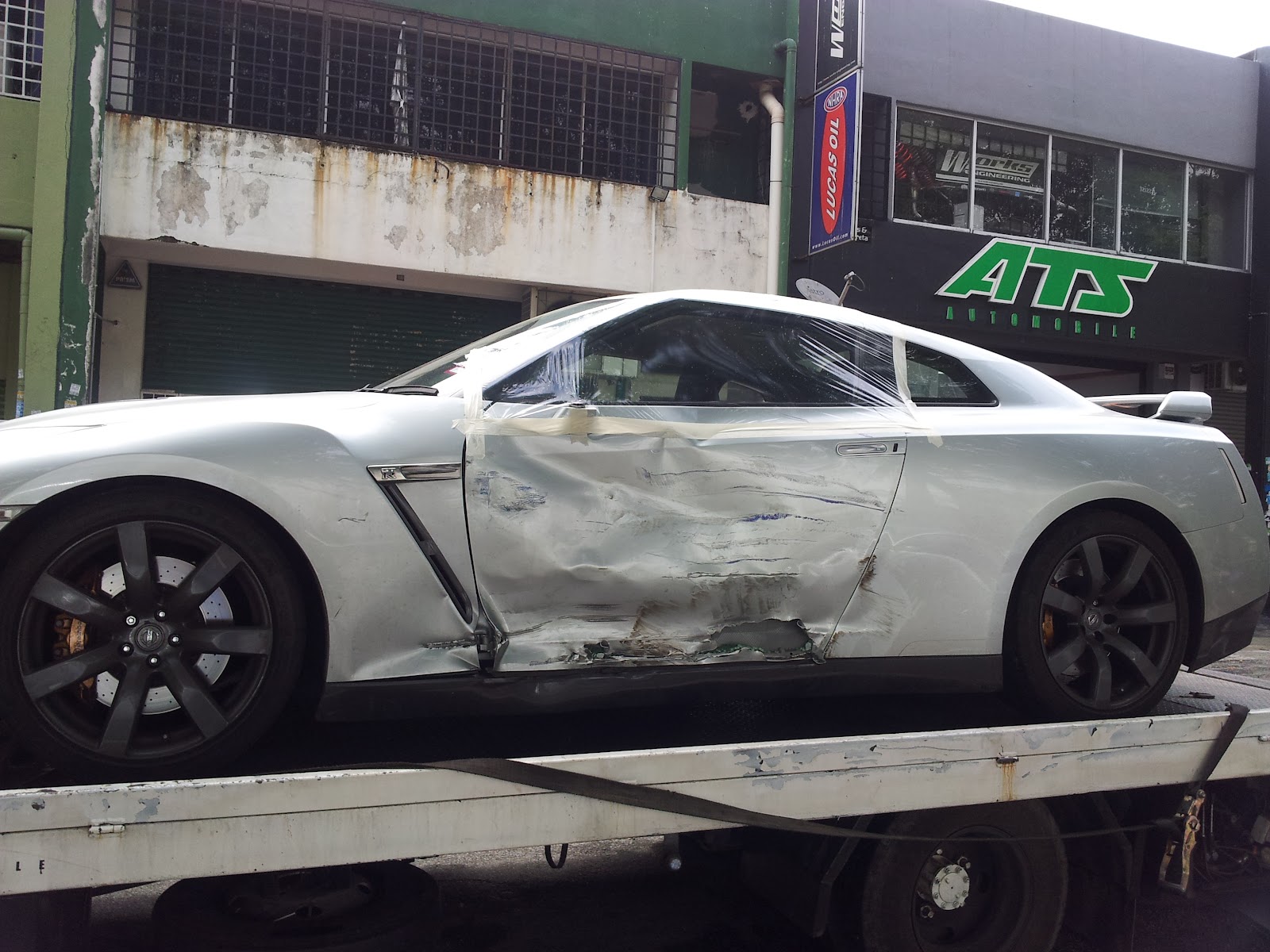 Injured Nissan GTR R35 :( + Chassis Repaired ~ Auto Trans Mobile
